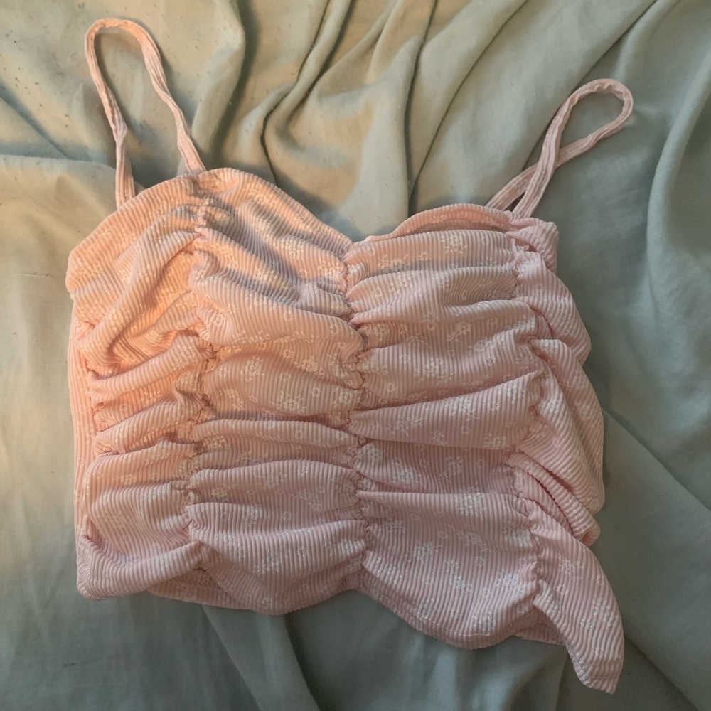 pink boohoo crop top